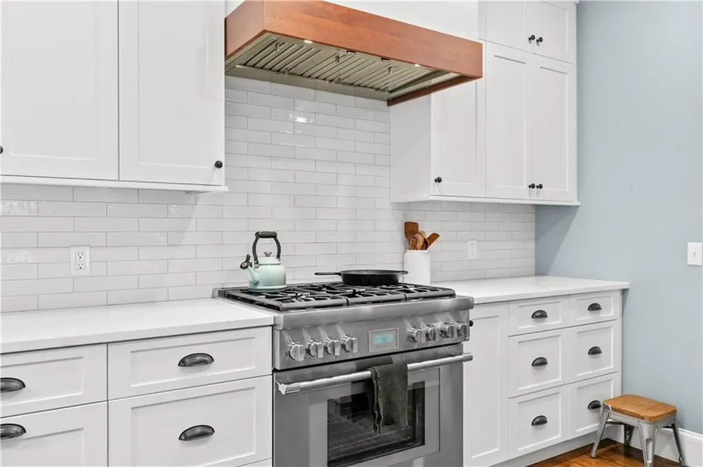 75 Roseneath Avenue Newport RI 02840
