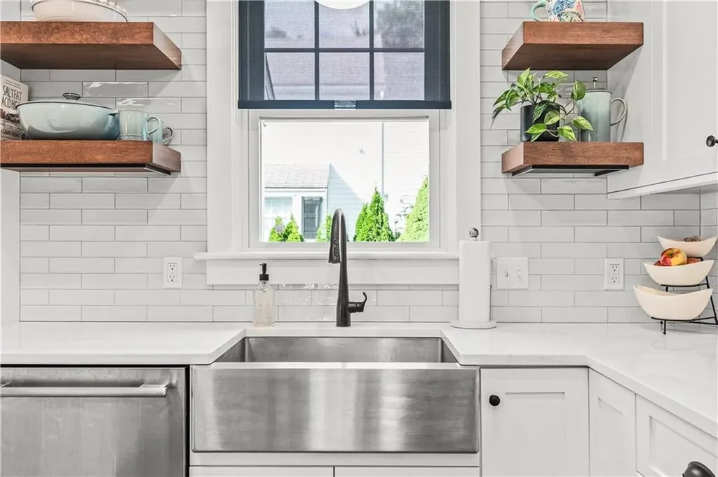 75 Roseneath Avenue Newport RI 02840