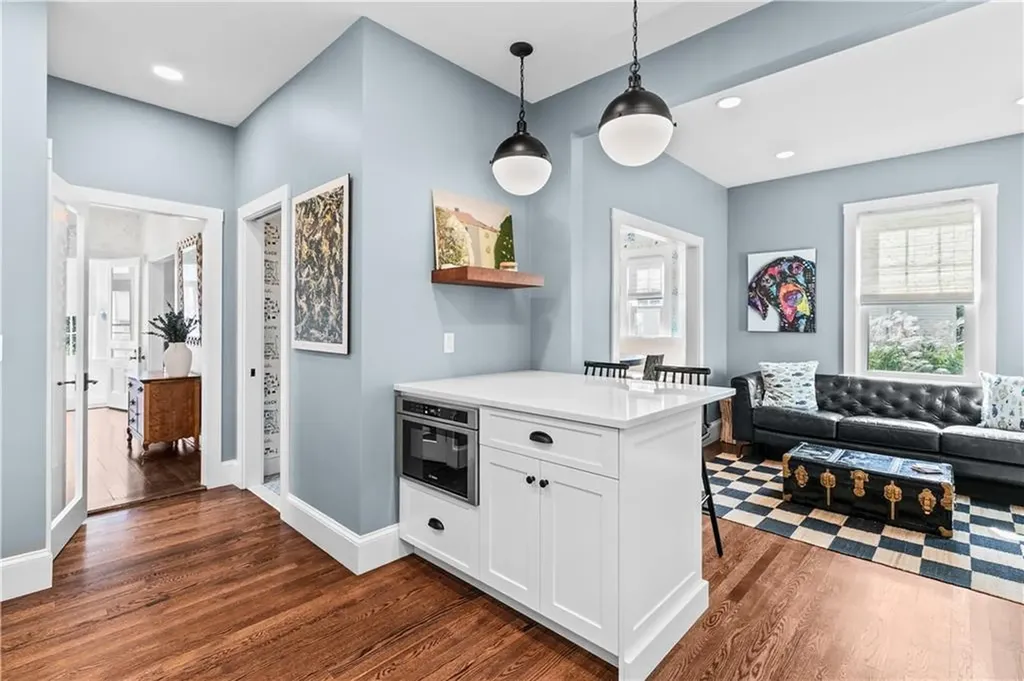 75 Roseneath Avenue Newport RI 02840