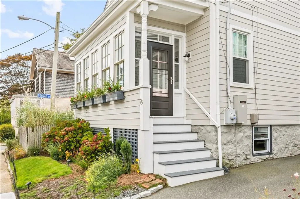 75 Roseneath Avenue Newport RI 02840