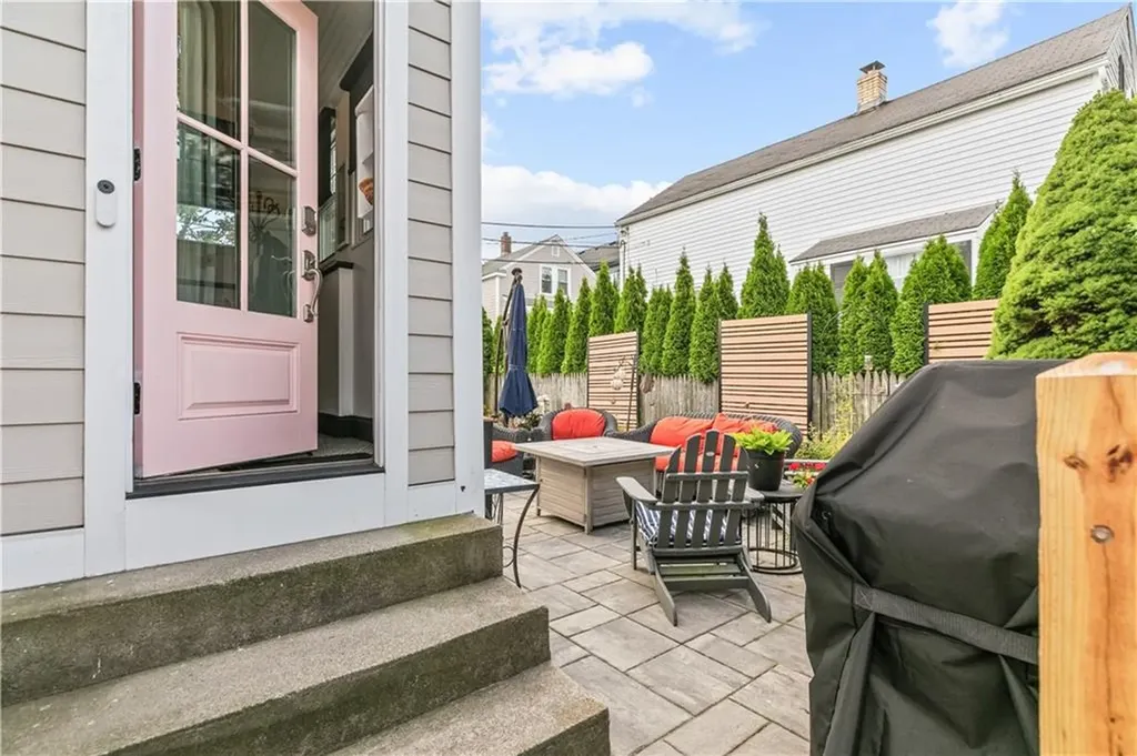 75 Roseneath Avenue Newport RI 02840