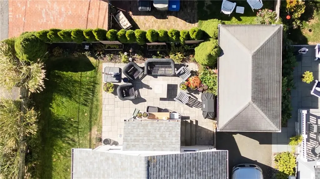 75 Roseneath Avenue Newport RI 02840