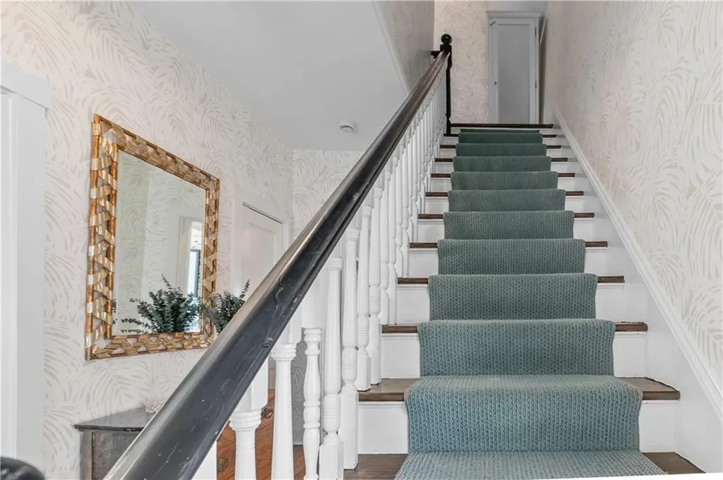 75 Roseneath Avenue Newport RI 02840