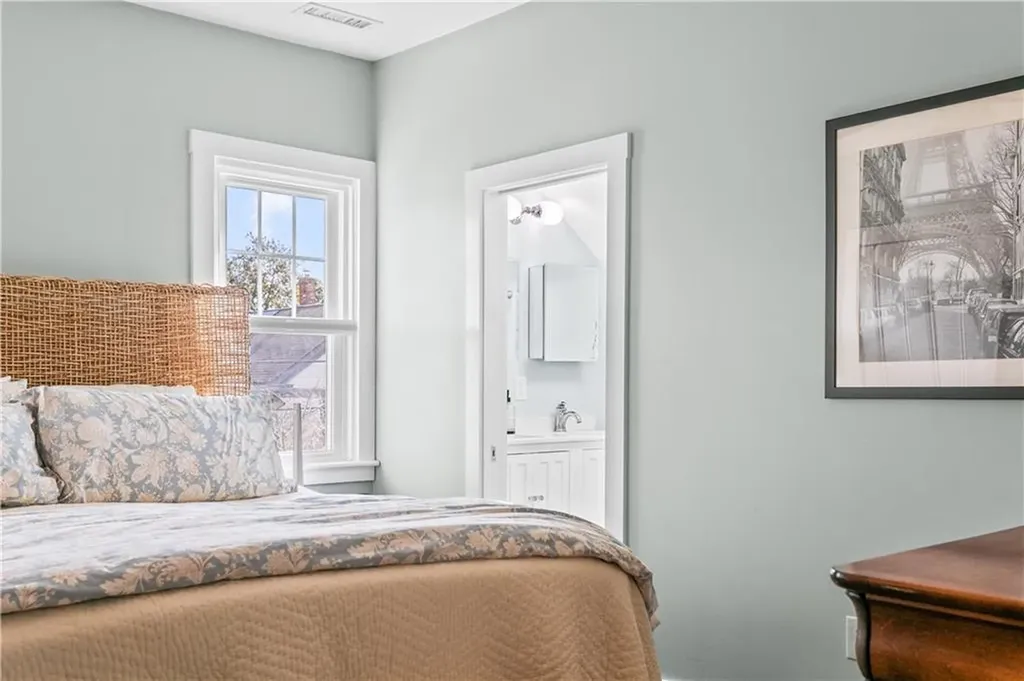 75 Roseneath Avenue Newport RI 02840