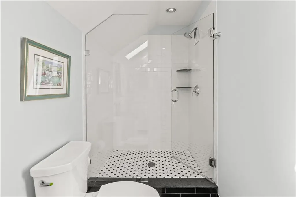 75 Roseneath Avenue Newport RI 02840