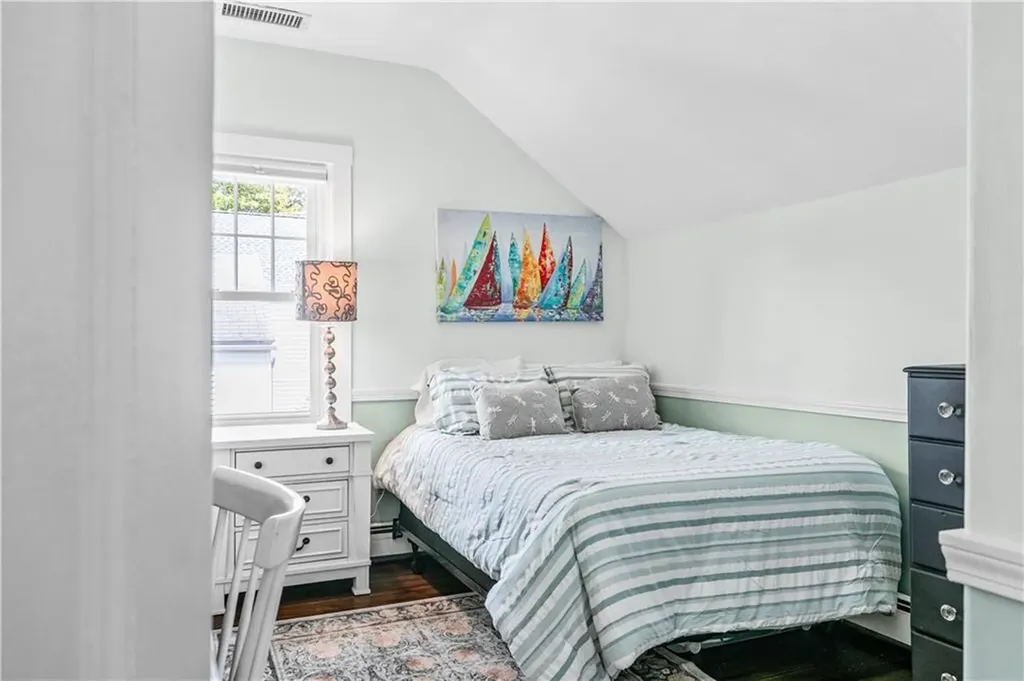 75 Roseneath Avenue Newport RI 02840