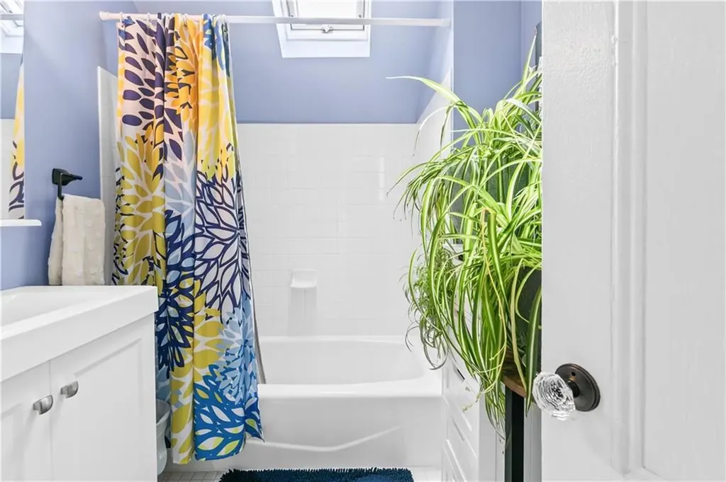 75 Roseneath Avenue Newport RI 02840