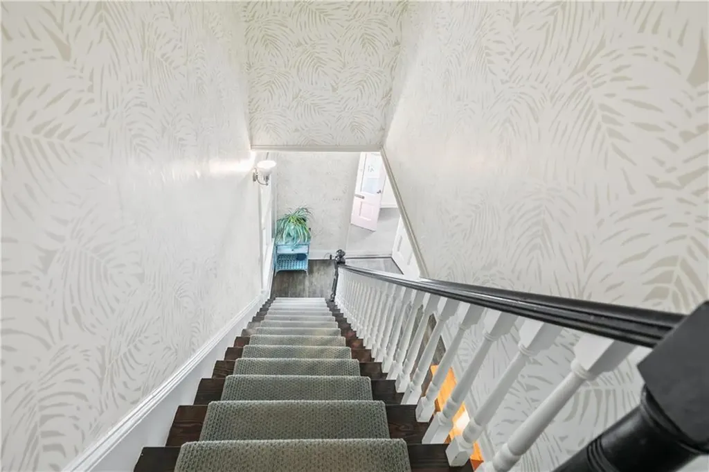 75 Roseneath Avenue Newport RI 02840