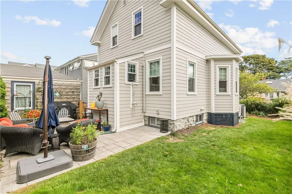 75 Roseneath Avenue Newport RI 02840