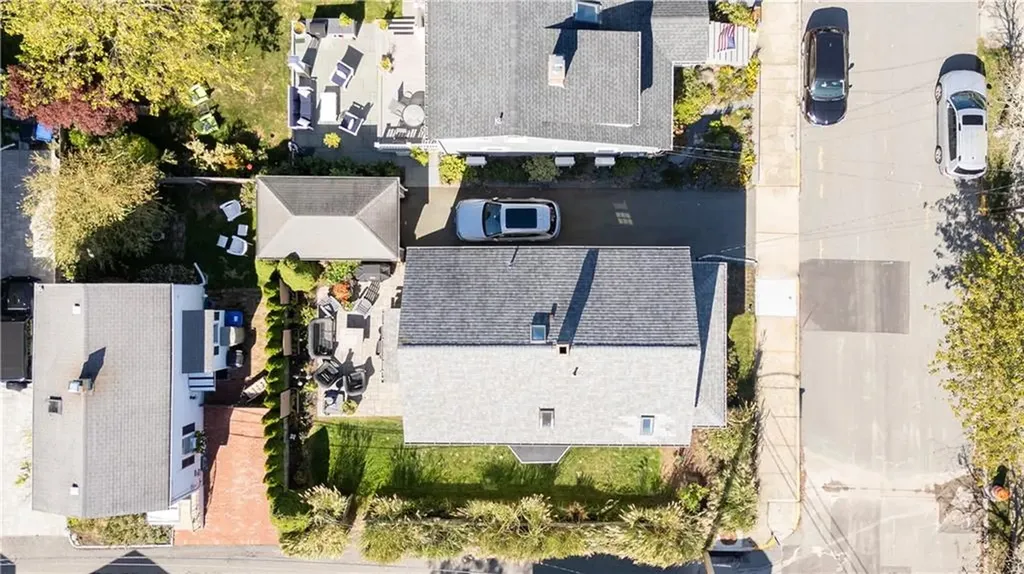 75 Roseneath Avenue Newport RI 02840