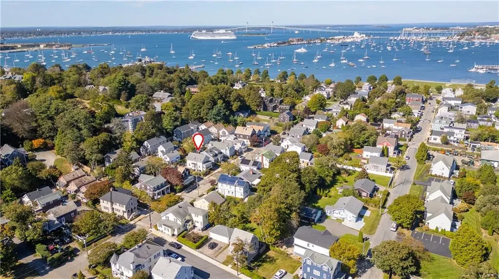 75 Roseneath Avenue Newport RI 02840
