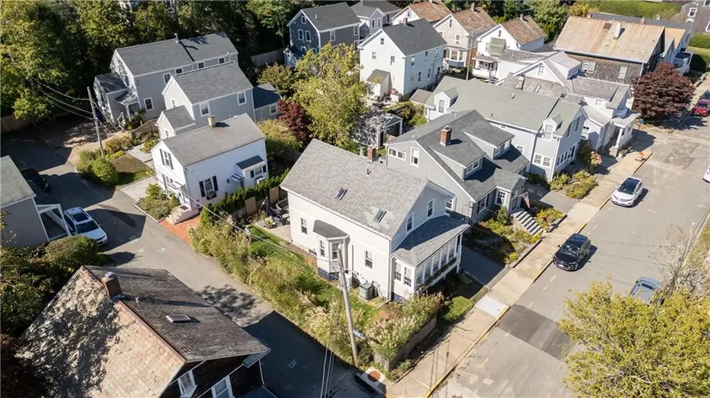 75 Roseneath Avenue Newport RI 02840