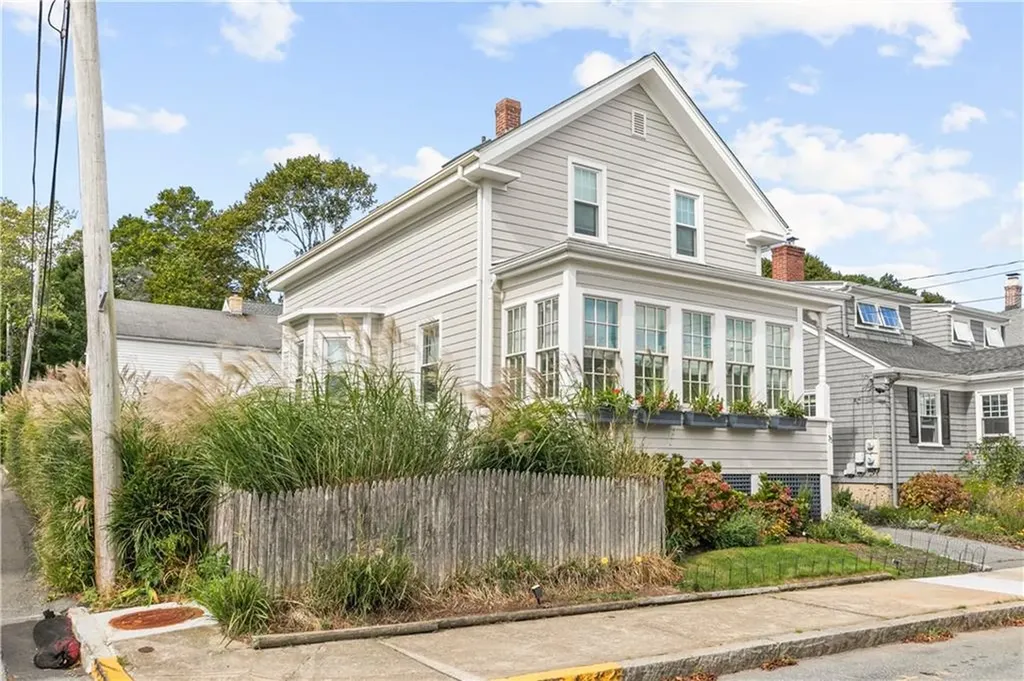 75 Roseneath Avenue Newport RI 02840