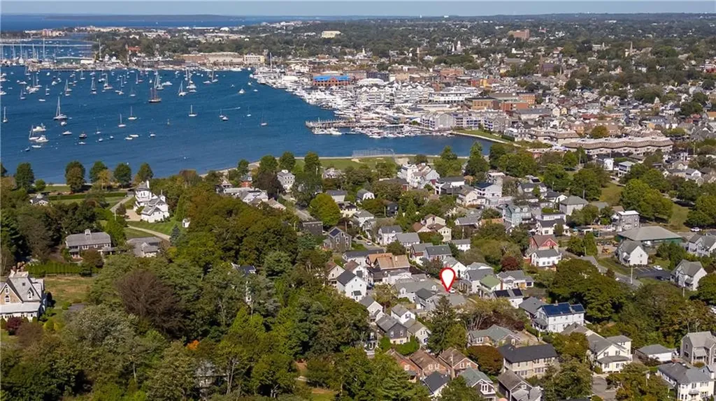 75 Roseneath Avenue Newport RI 02840