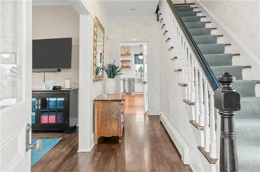75 Roseneath Avenue Newport RI 02840
