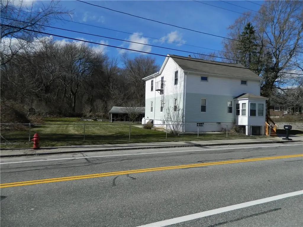 182 Simmonsville Avenue Johnston RI 02919
