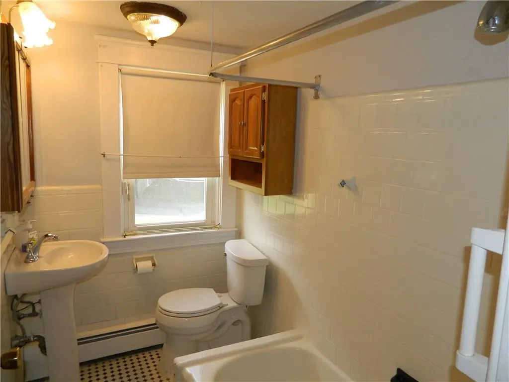 182 Simmonsville Avenue Johnston RI 02919