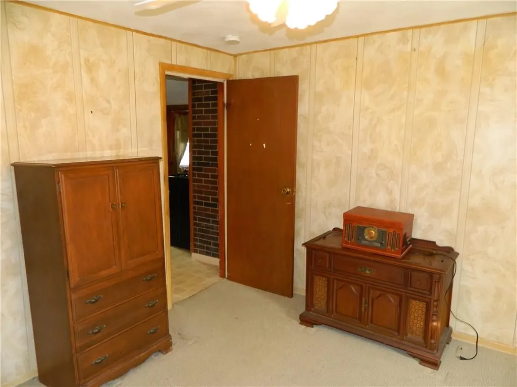 182 Simmonsville Avenue Johnston RI 02919