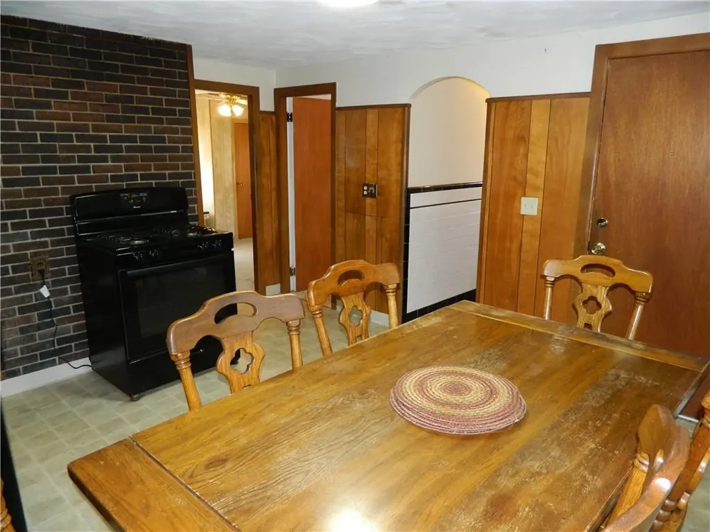 182 Simmonsville Avenue Johnston RI 02919