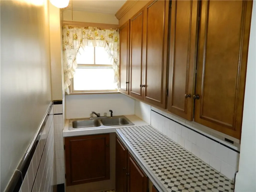 182 Simmonsville Avenue Johnston RI 02919