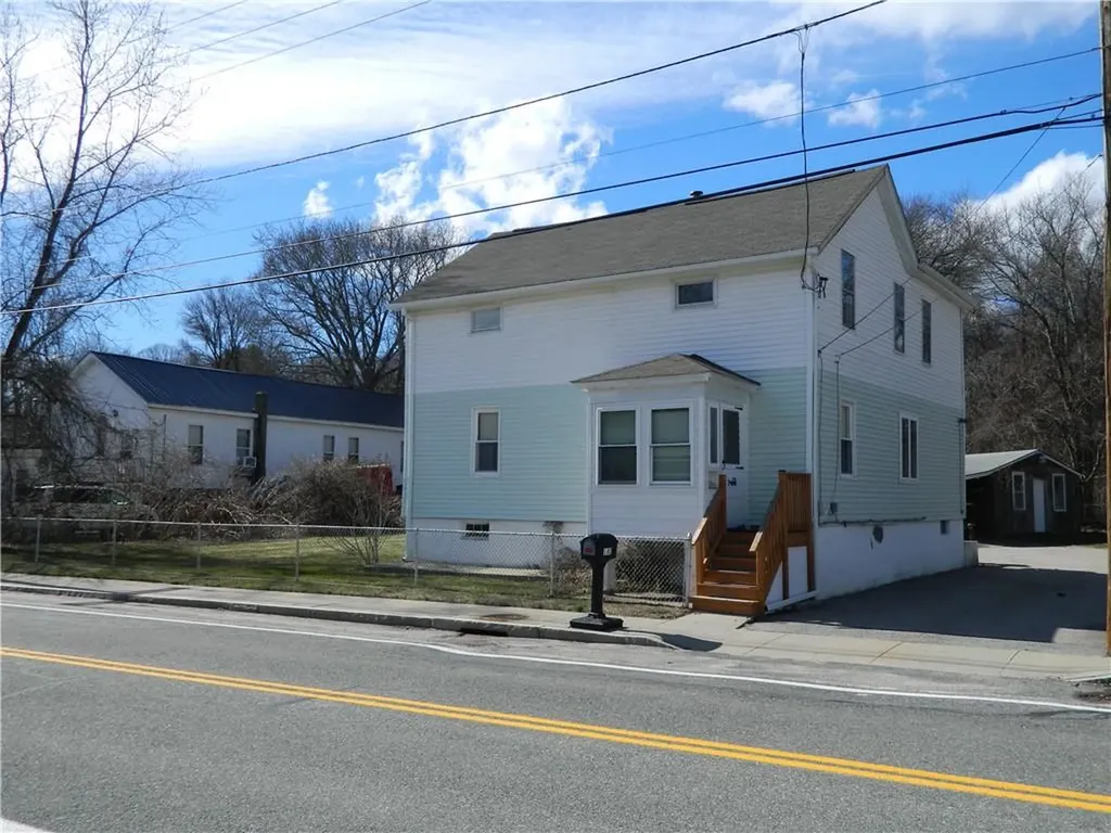 182 Simmonsville Avenue Johnston RI 02919