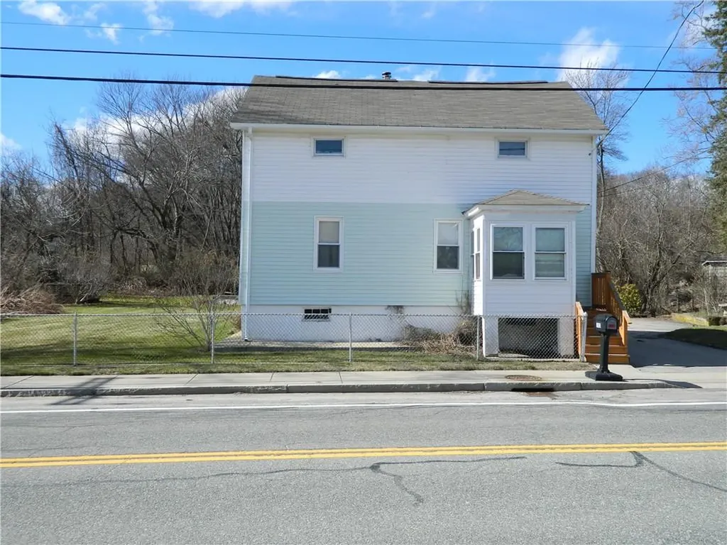 182 Simmonsville Avenue Johnston RI 02919
