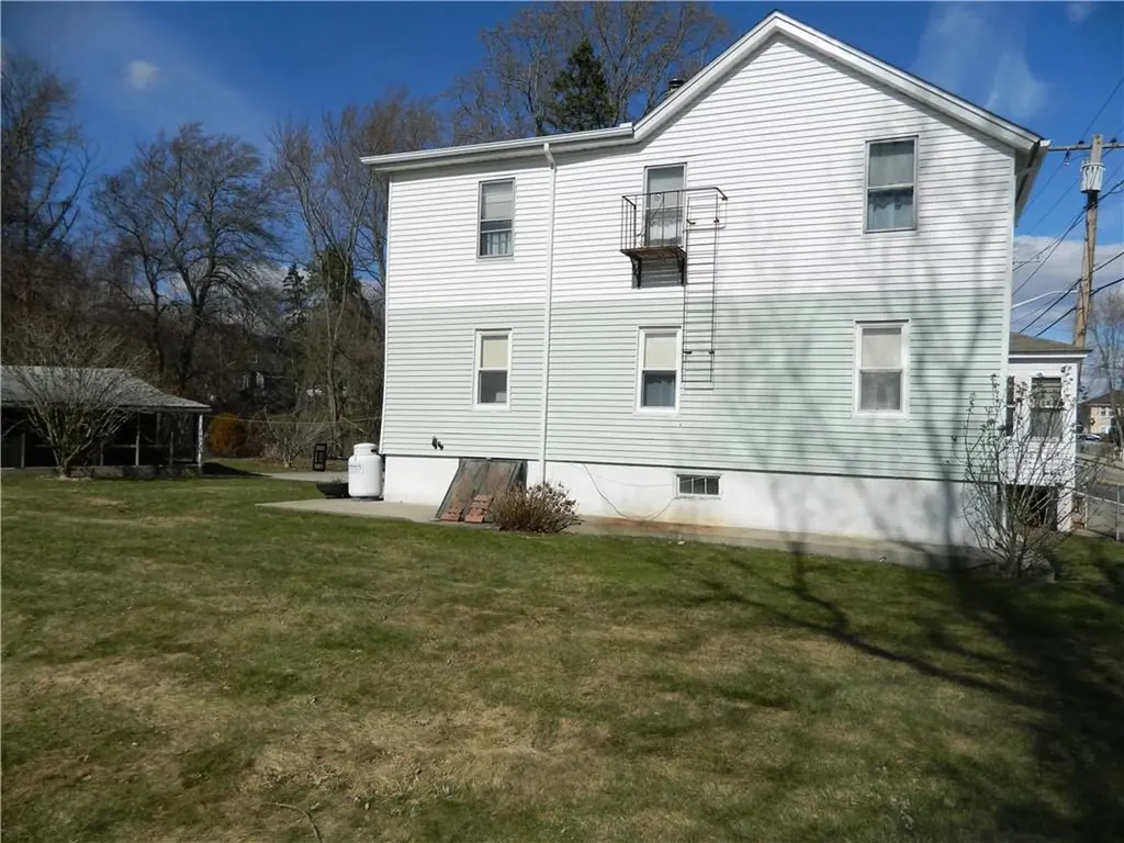 182 Simmonsville Avenue Johnston RI 02919