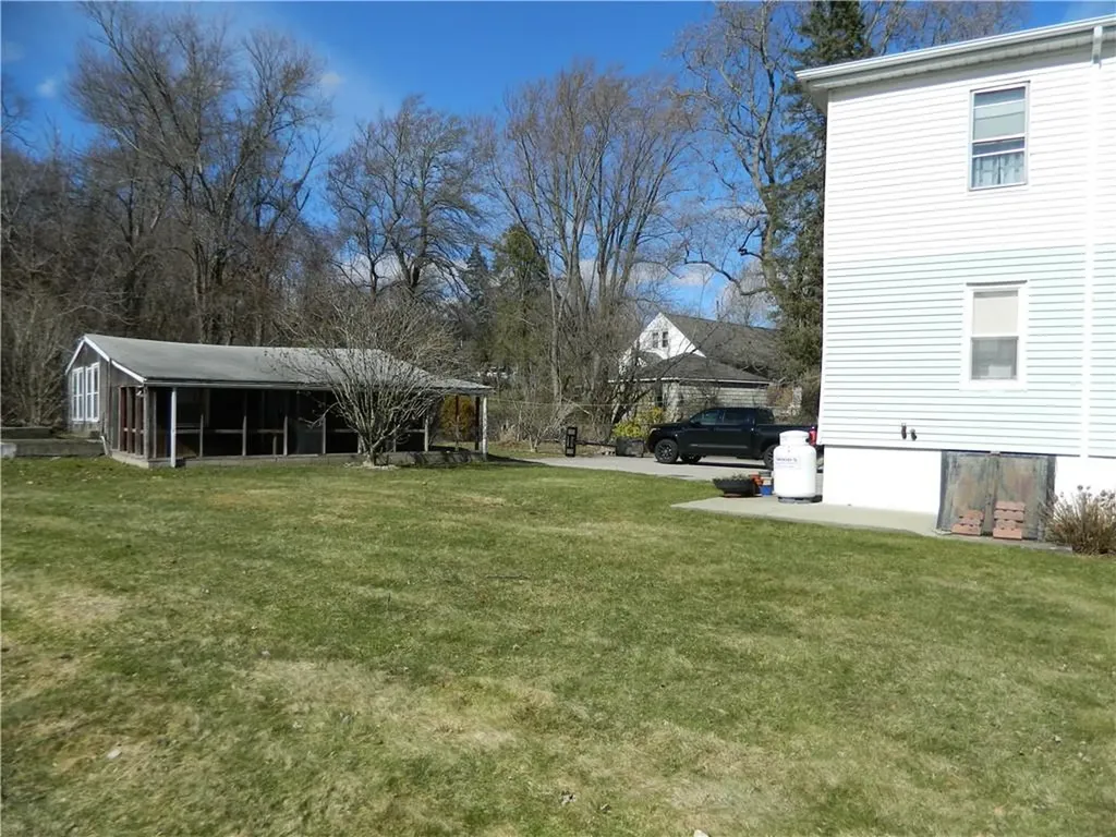 182 Simmonsville Avenue Johnston RI 02919