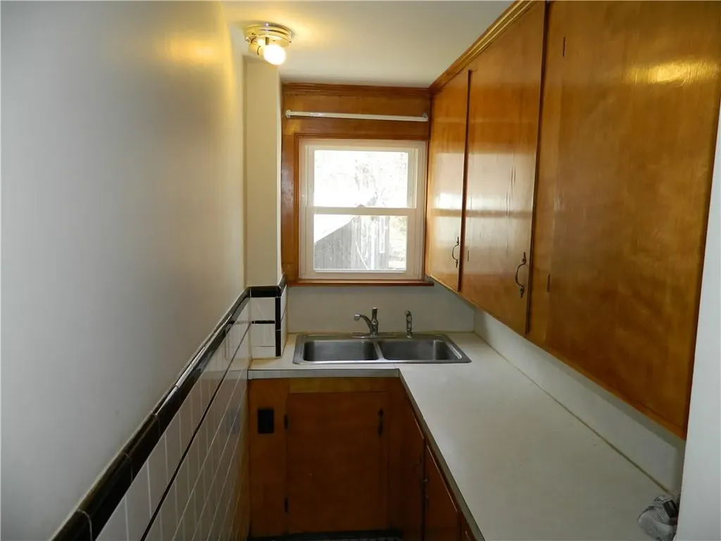 182 Simmonsville Avenue Johnston RI 02919