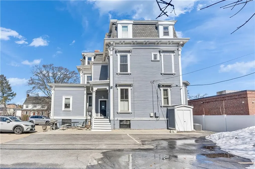 453 Angell Street Providence RI 02906
