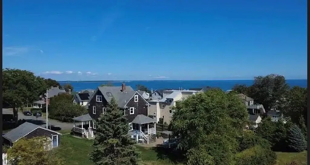 27 Westmoreland Street Narragansett RI 02882