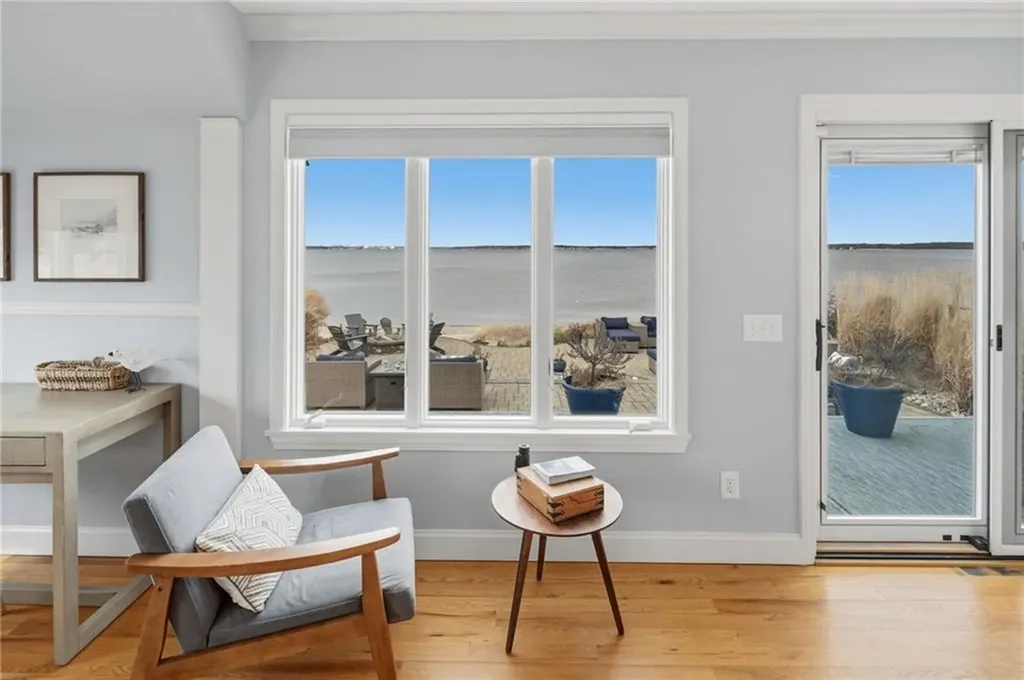 360 Shawomet Avenue Warwick RI 02889