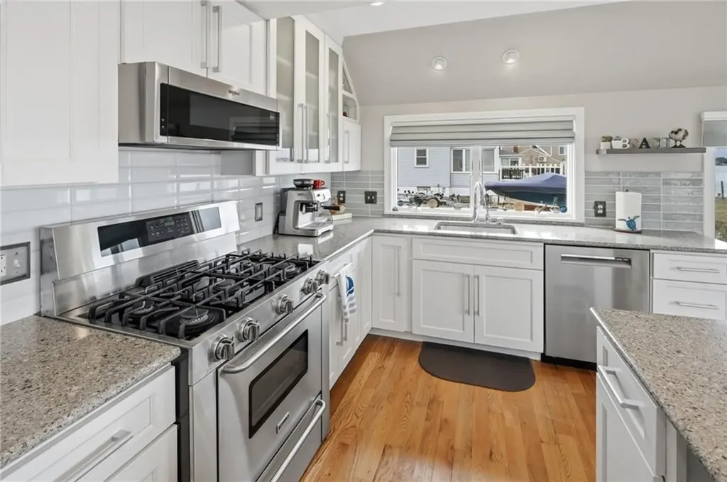 360 Shawomet Avenue Warwick RI 02889
