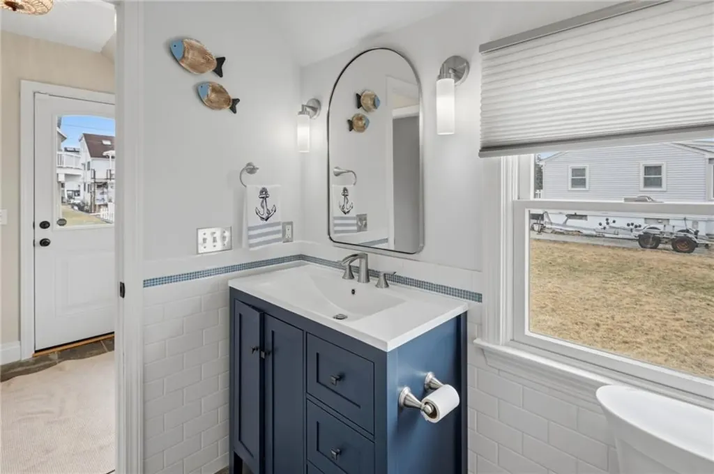 360 Shawomet Avenue Warwick RI 02889