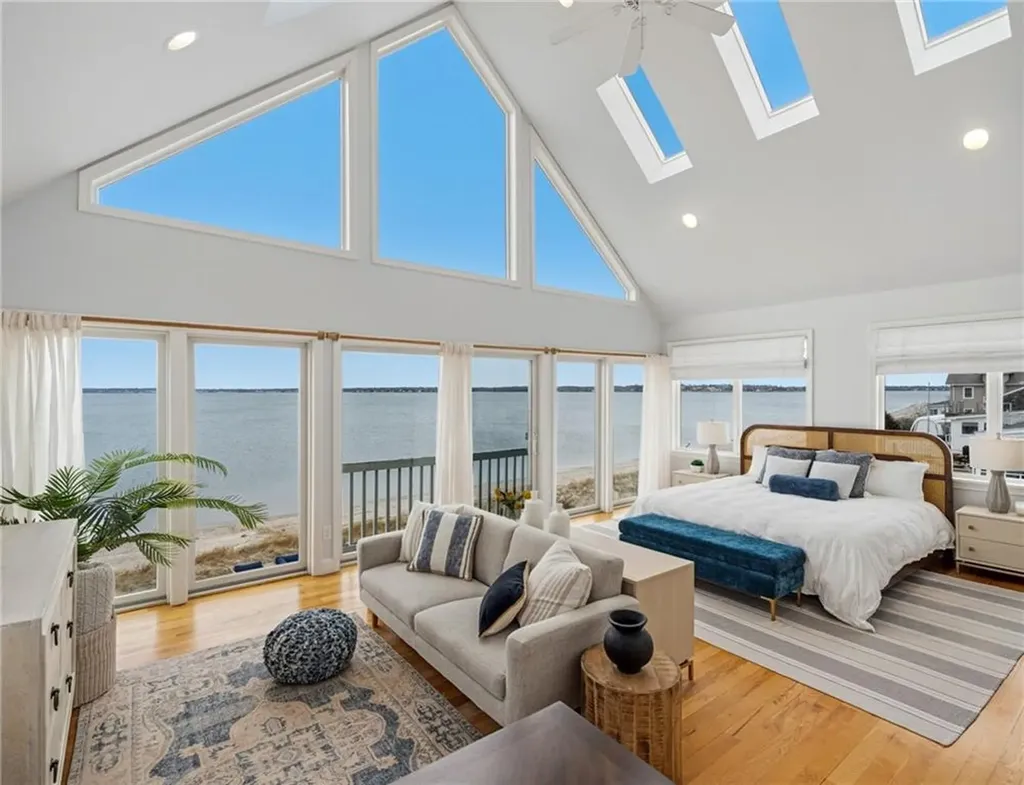 360 Shawomet Avenue Warwick RI 02889