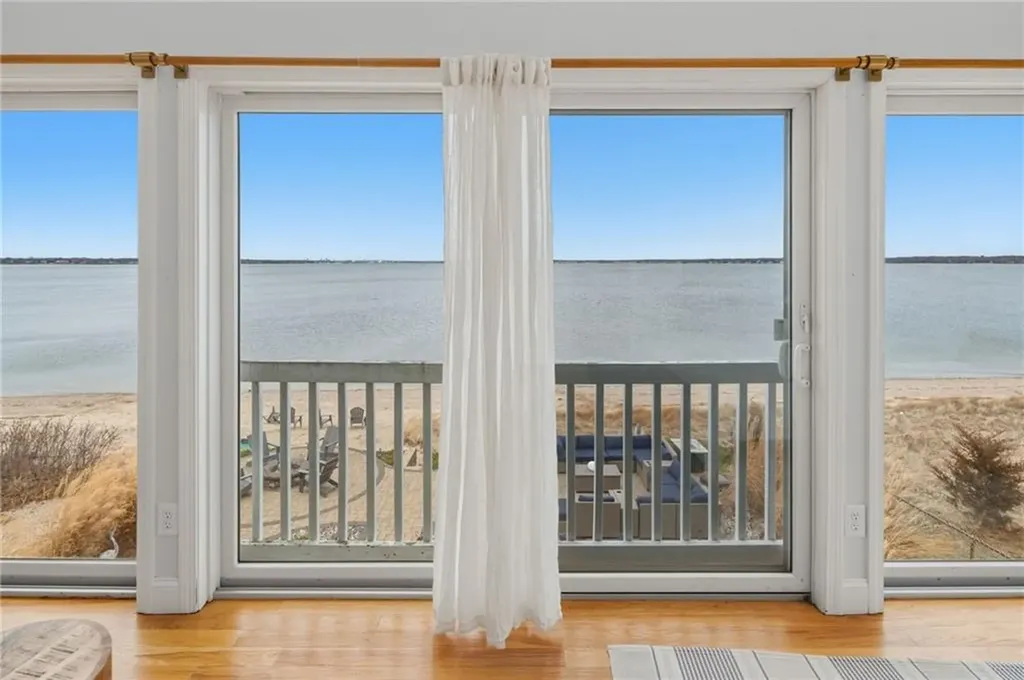 360 Shawomet Avenue Warwick RI 02889
