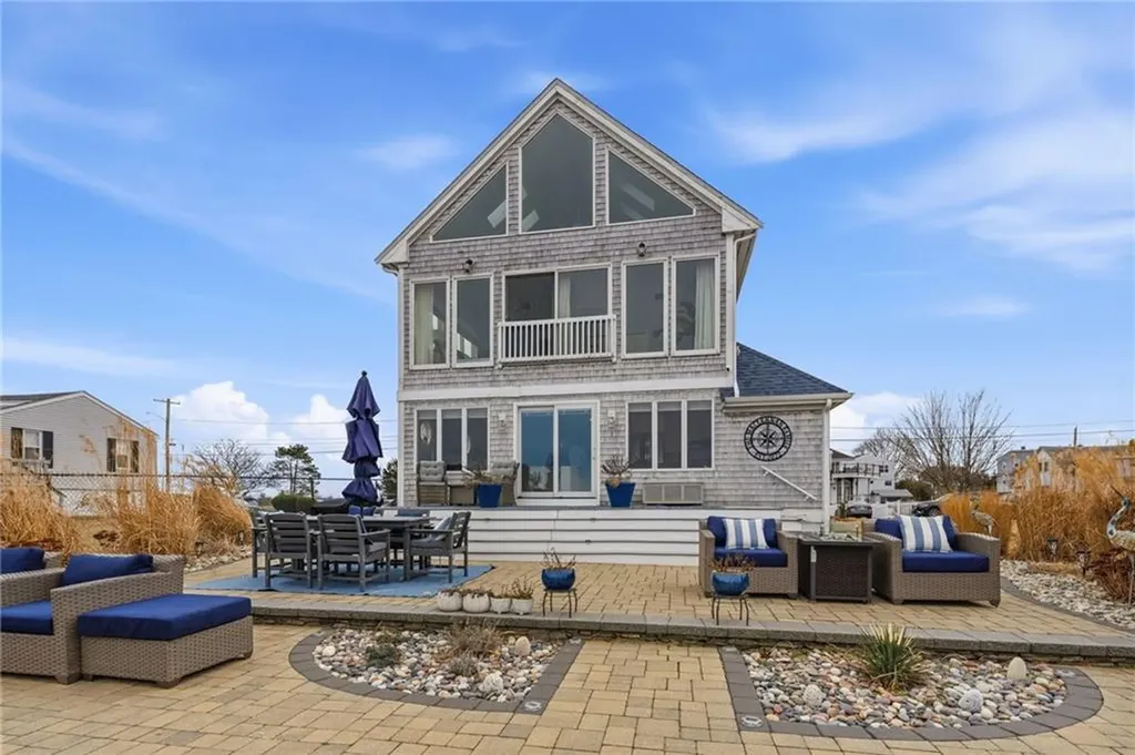360 Shawomet Avenue Warwick RI 02889