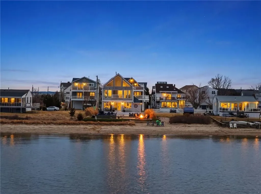 360 Shawomet Avenue Warwick RI 02889