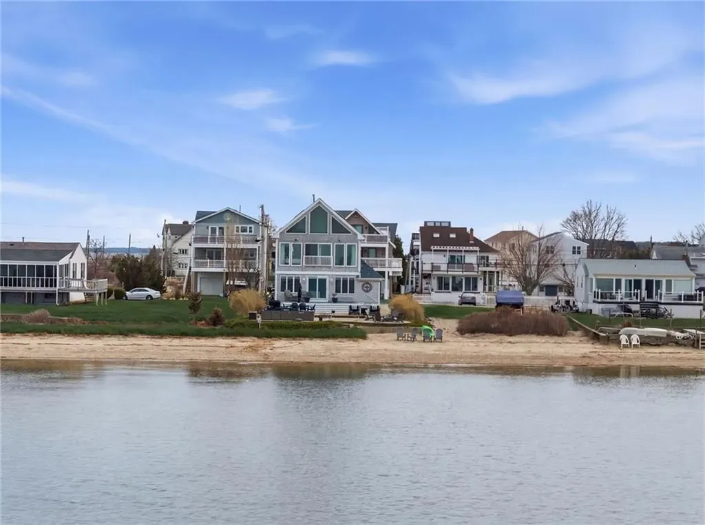 360 Shawomet Avenue Warwick RI 02889