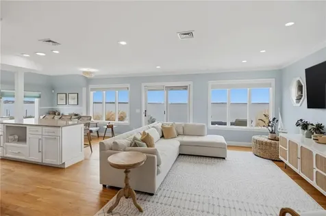 360 Shawomet Avenue Warwick RI 02889