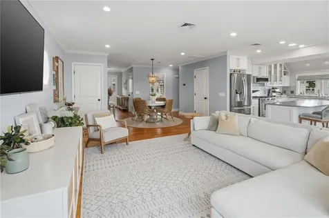 360 Shawomet Avenue Warwick RI 02889