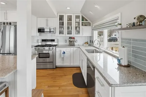 360 Shawomet Avenue Warwick RI 02889