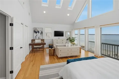 360 Shawomet Avenue Warwick RI 02889