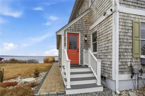 360 Shawomet Avenue Warwick RI 02889