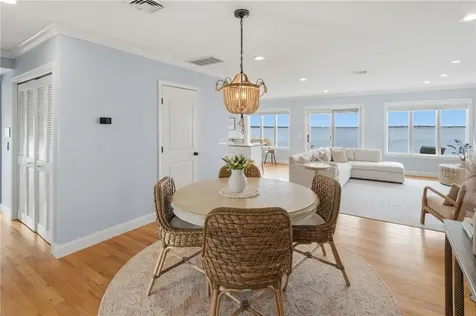 360 Shawomet Avenue Warwick RI 02889
