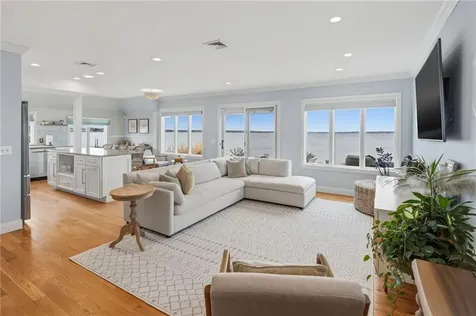 360 Shawomet Avenue Warwick RI 02889