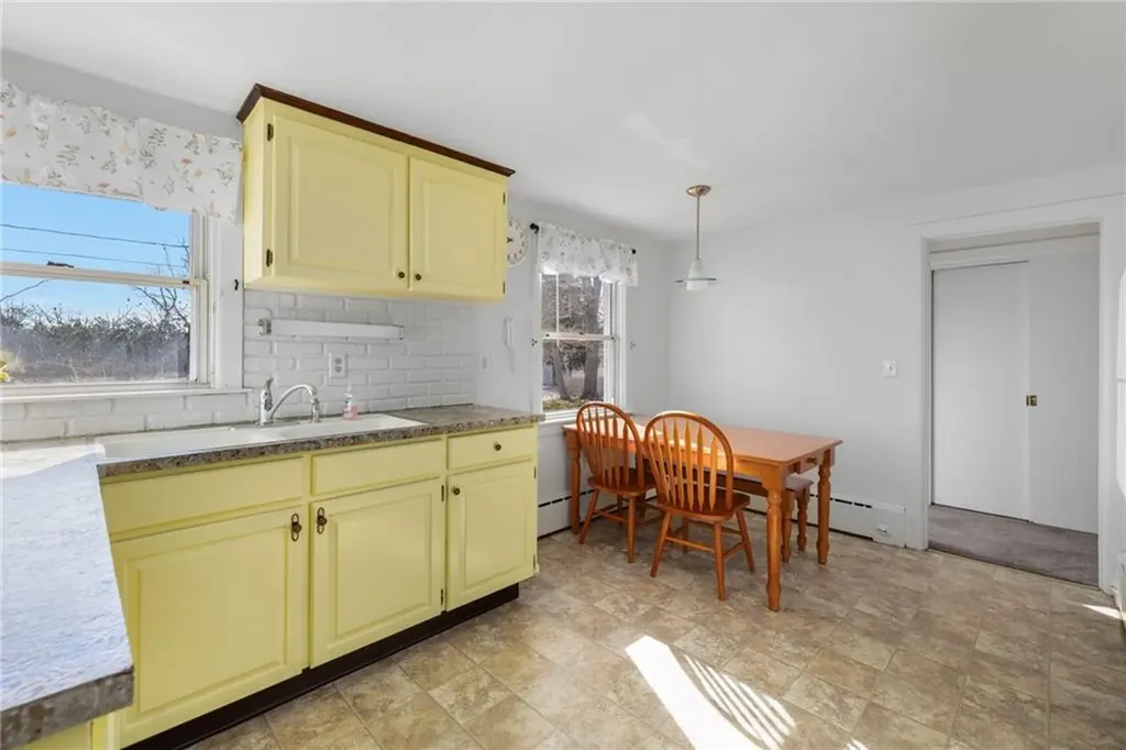 61 High View Drive Cranston RI 02921