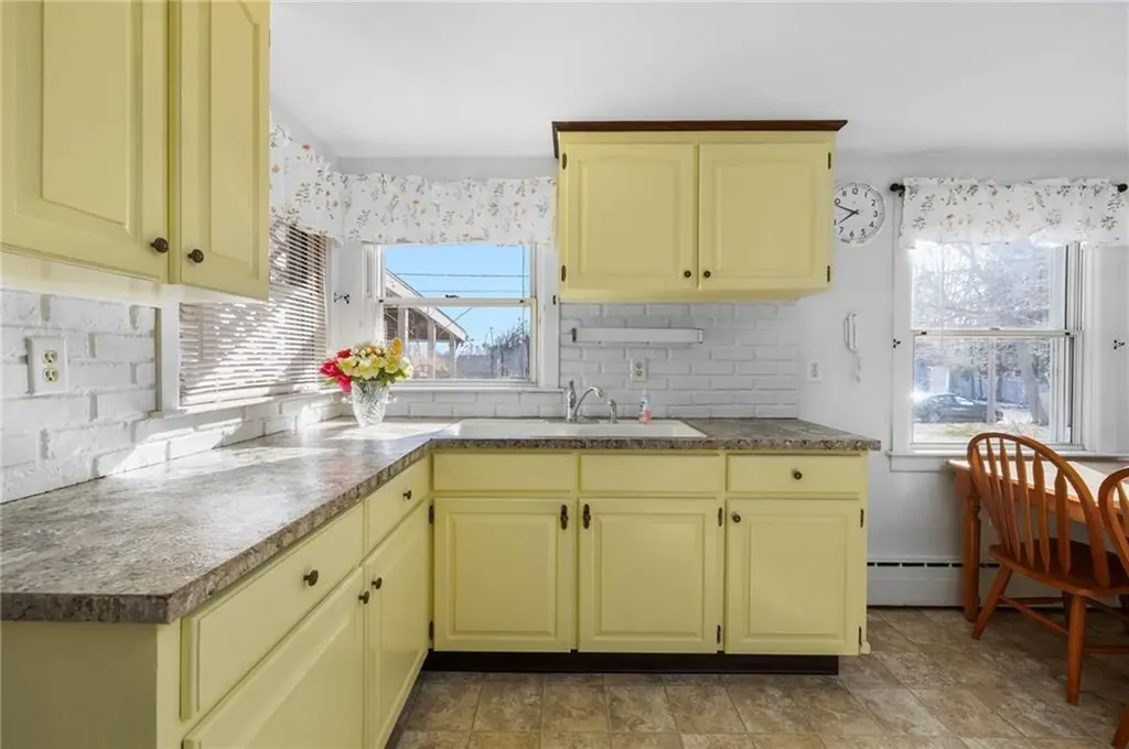 61 High View Drive Cranston RI 02921