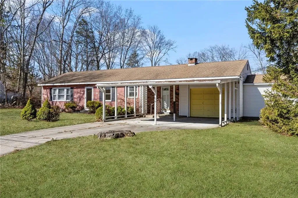 61 High View Drive Cranston RI 02921