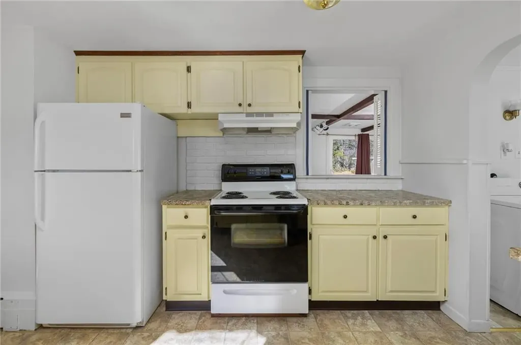 61 High View Drive Cranston RI 02921